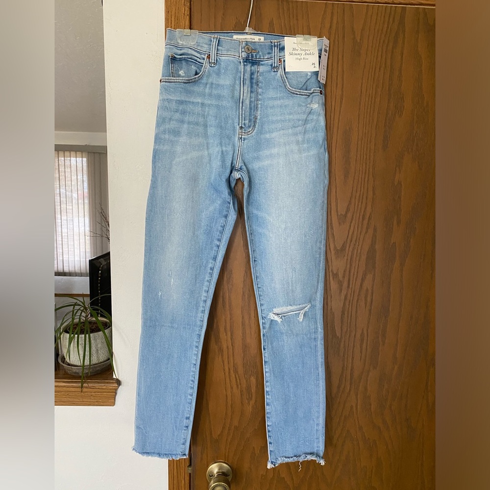 Abercrombie & Fitch, NWT, Size 26, Light Wash, The Super Skinny Ankle Jeans